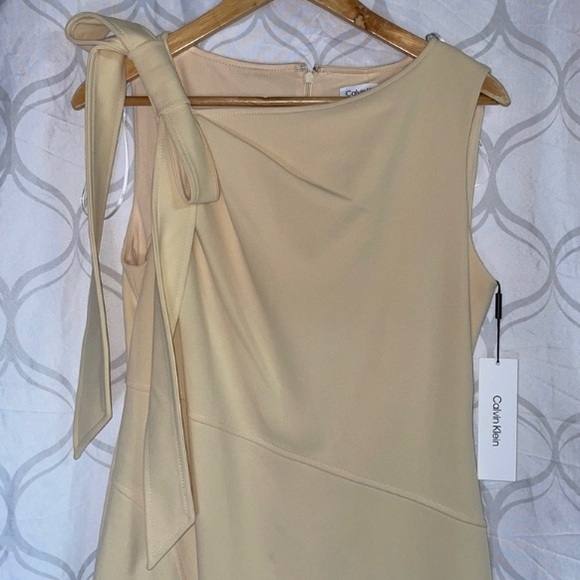 NWT Calvin Klein Beige Scuba Crepe Bow Shoulder Asymmetric Sheath Dress SZ 4 - Picture 4 of 9